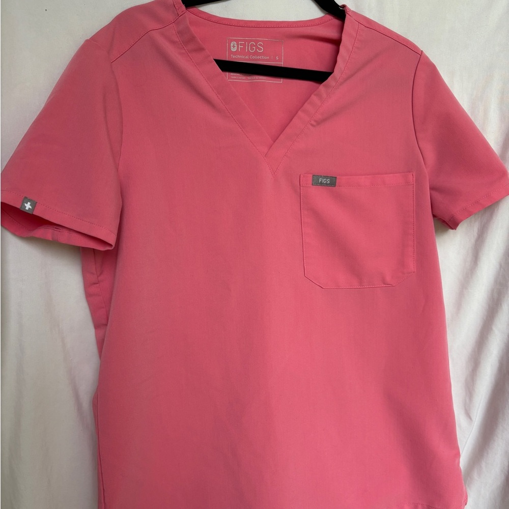 Figs SET Women's Coral Scrub Top